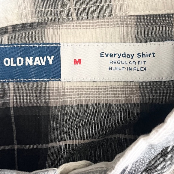🖤 Old Navy Regular Fit Built In Flex Plaid Everyday Shirt M - Picture 6 of 8